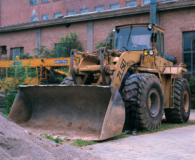 liu_bolin_hitc_no-71_bulldozer_photograph_2008
